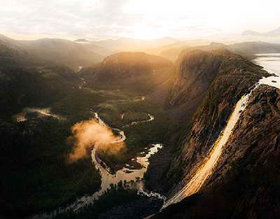 Сбившему пешеходов на Бережковской набережной водителю предъявили обвинение